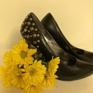 Marc Fisher black leather studded heels size 7.5